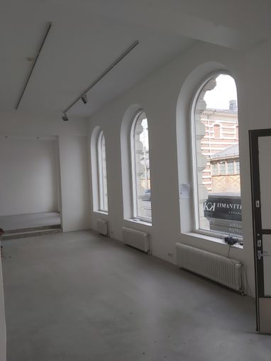 Gallerian betonilattian hionta   