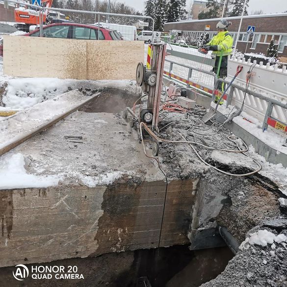 Huoltotunnelin irtisahaus vaijerisahaamalla