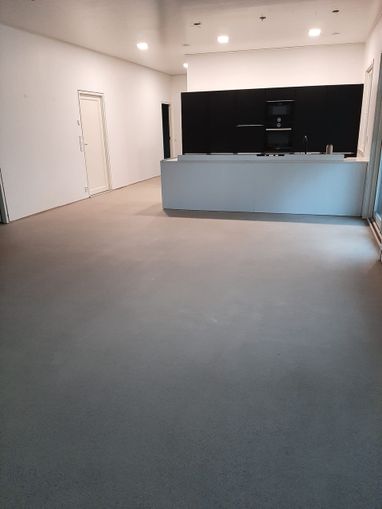 Betonilattian hionta ja lakkaus
