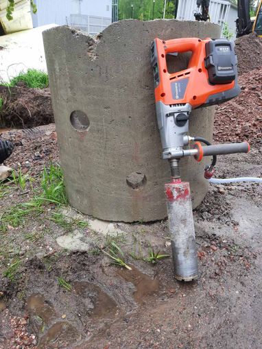 Timanttiporaus akkukäyttöisellä koneella